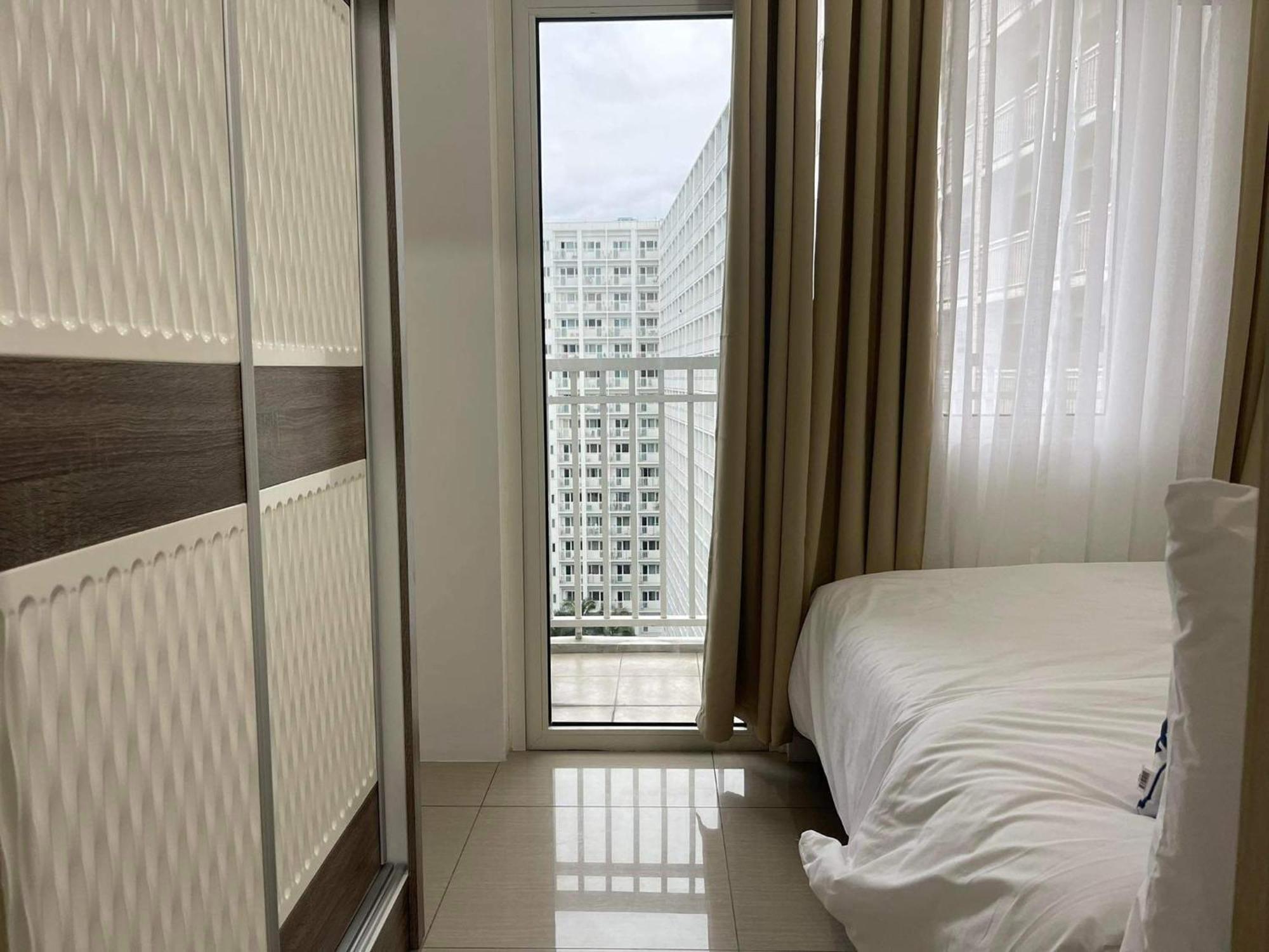 Shore 1 & 3 Residences Moa 1Br With Balcony By Darpm Манила Экстерьер фото